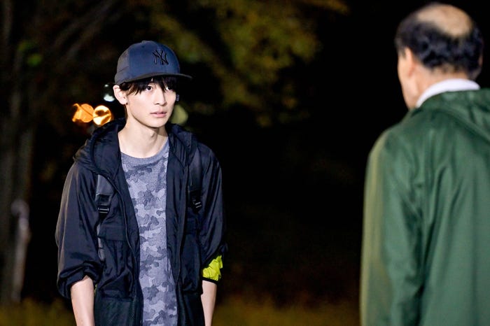 高橋文哉、酒向芳/「最愛」第6話より(C)TBS