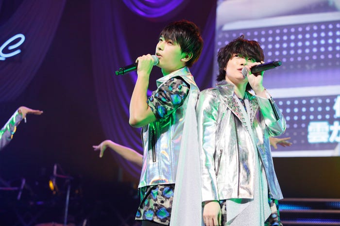 (左から)吉沢亮、神木隆之介/『SUPER ハンサム LIVE 2014 ~EVER LASTING SHOW~』より