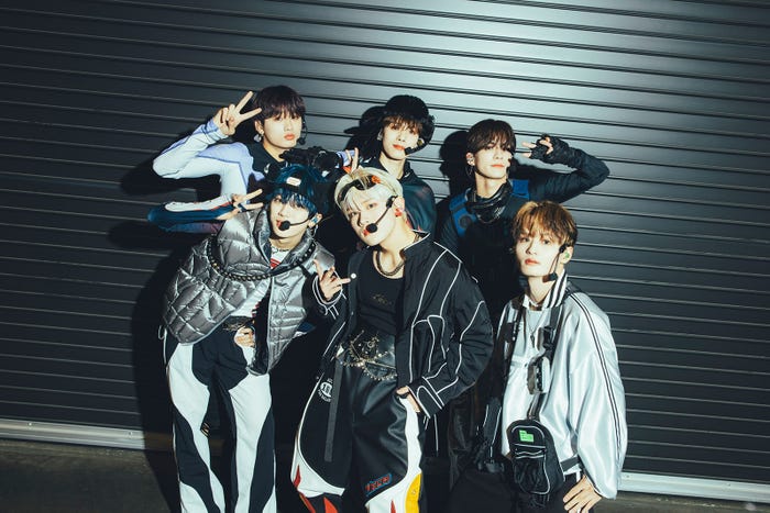 DXTEEN(C)LAPONE Entertainment