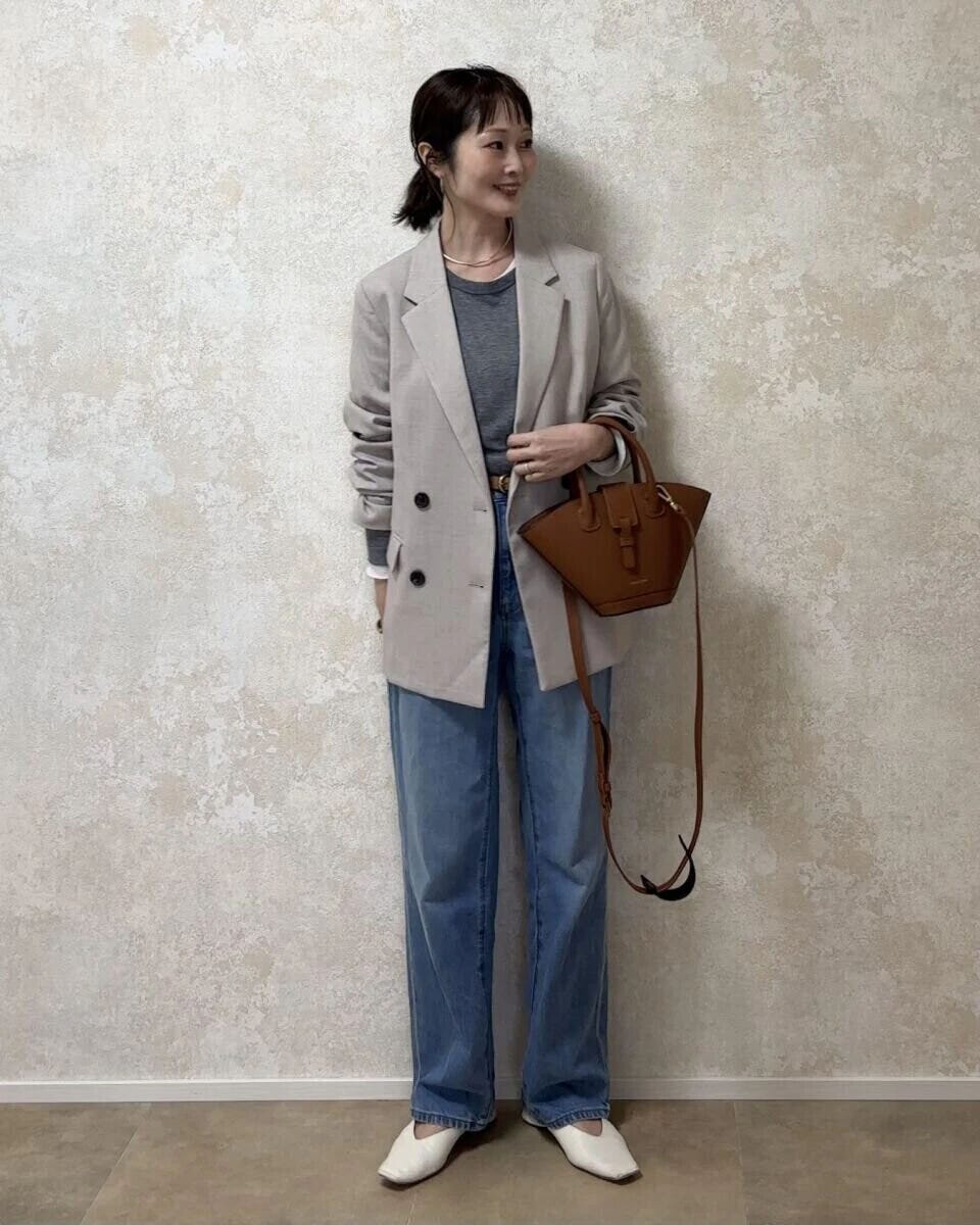デニム春カジュアルコーデ guダブルブレストジャケットベージュデニム春カジュアルコーデ