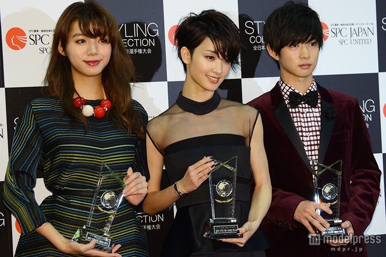左より：池田エライザ、剛力彩芽、千葉雄大
