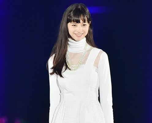 中条あやみ、圧倒的スタイルに観客驚き ミニワンピでスラリ美脚<TGC北九州2015>