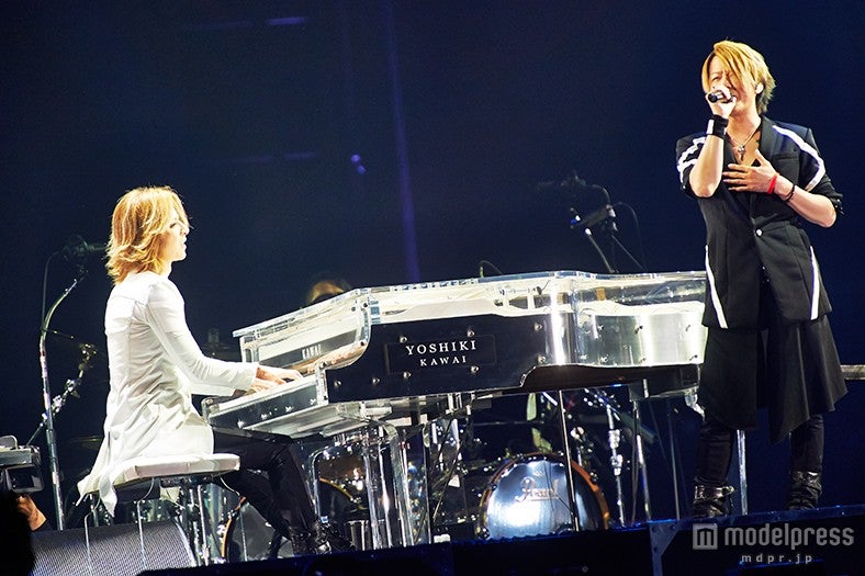 YOSHIKIがサプライズ出演したGLAY20周年記念ライブの様子