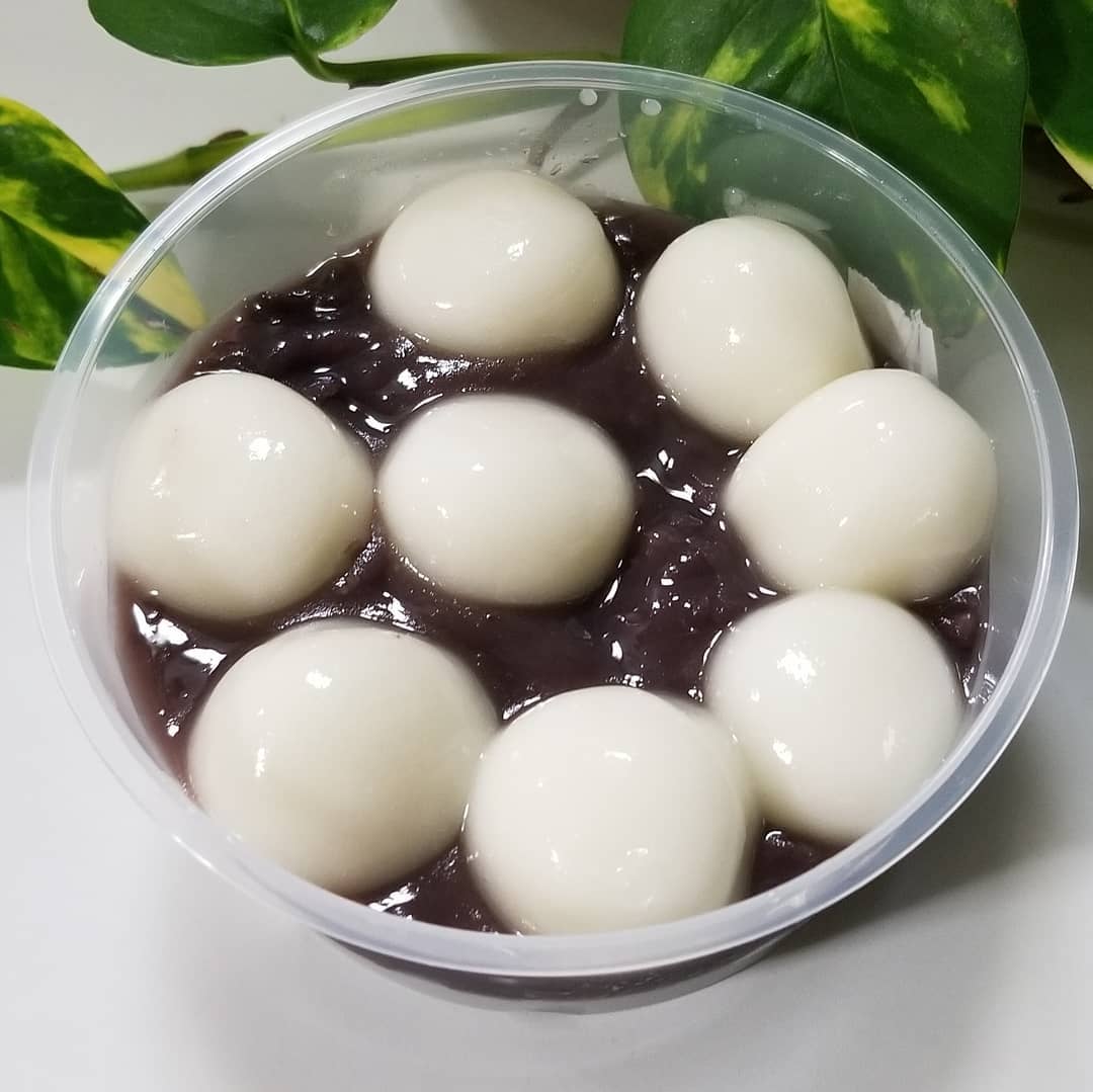 ひとくち白玉の冷やしぜんざいの蓋を開けた写真