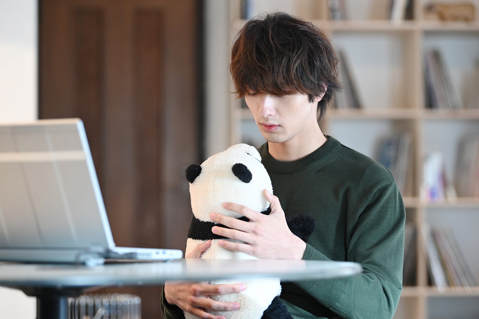 横浜流星「シロでもクロでもない世界で、パンダは笑う。」第1話放送後解禁カット（C）日本テレビ