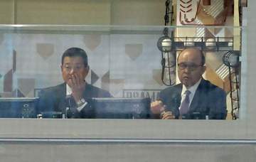 岡田彰布氏「1球で終わってしまう」原辰徳監督「いい打者はストライクゾーンを小さくできる」V経験監督2人が終盤の好機で三振の巨人2選手に指摘