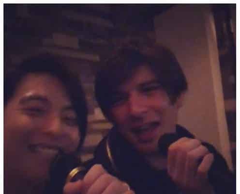 小池徹平、城田優とコブクロをデュエット 左手薬指の“指輪”にも注目集まる
