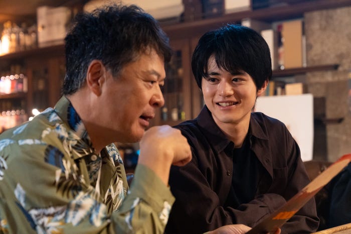 田中哲司、鈴鹿央士「ゆりあ先生の赤い糸」第2話より(C)テレビ朝日