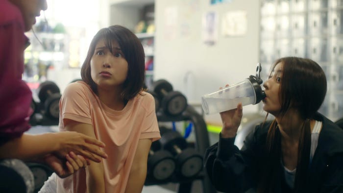 佐津川愛美、柳ゆり菜/「夫婦円満レシピ~それでも夫を愛している~」第7話より(C)「夫婦円満レシピ~交換しない?一晩だけ~」製作委員会