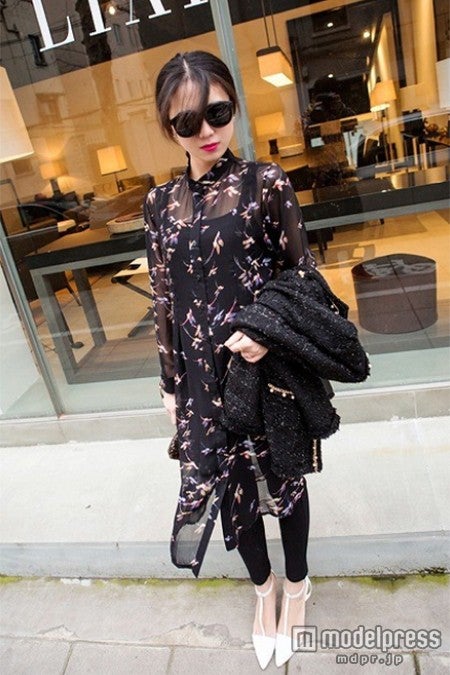 大人っぽい印象　ブラックシフォンロングシャツ「HONEY」3,768円（税込）