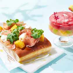 フォカッチャ ピッツァ マンゴー & プロシュート クルード、マチェドニア with ベリー フォーム/画像提供:スターバックス コーヒー ジャパン