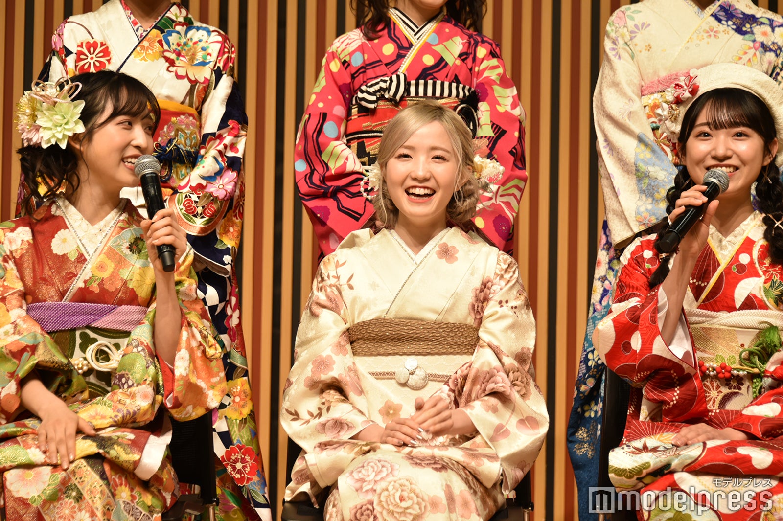 優柔不断同士だという小栗有以、本田仁美、山内瑞葵 （C）モデルプレス