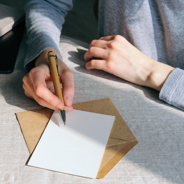 贈り物に添える一言例文まとめ 友達や上司などに使えるメッセージをピックアップ モデルプレス