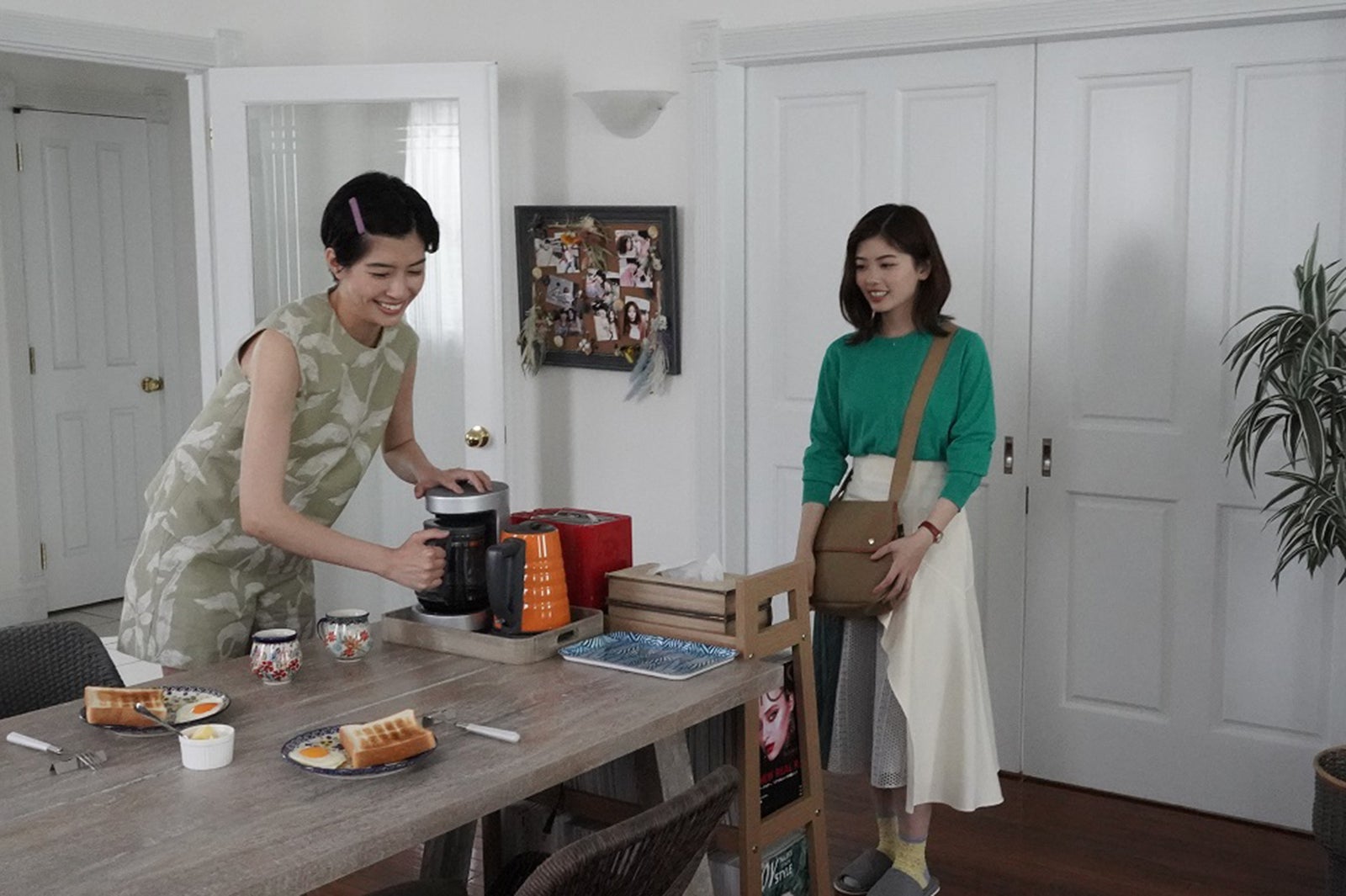 佐久間由衣、小芝風花 「彼女はキレイだった」第7話より（C）カンテレ・フジテレビ