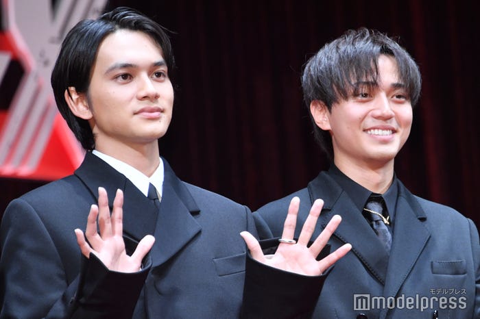 久々の共演でイベント中も仲の良いやりとりを見せた北村匠海、永瀬廉(C)モデルプレス