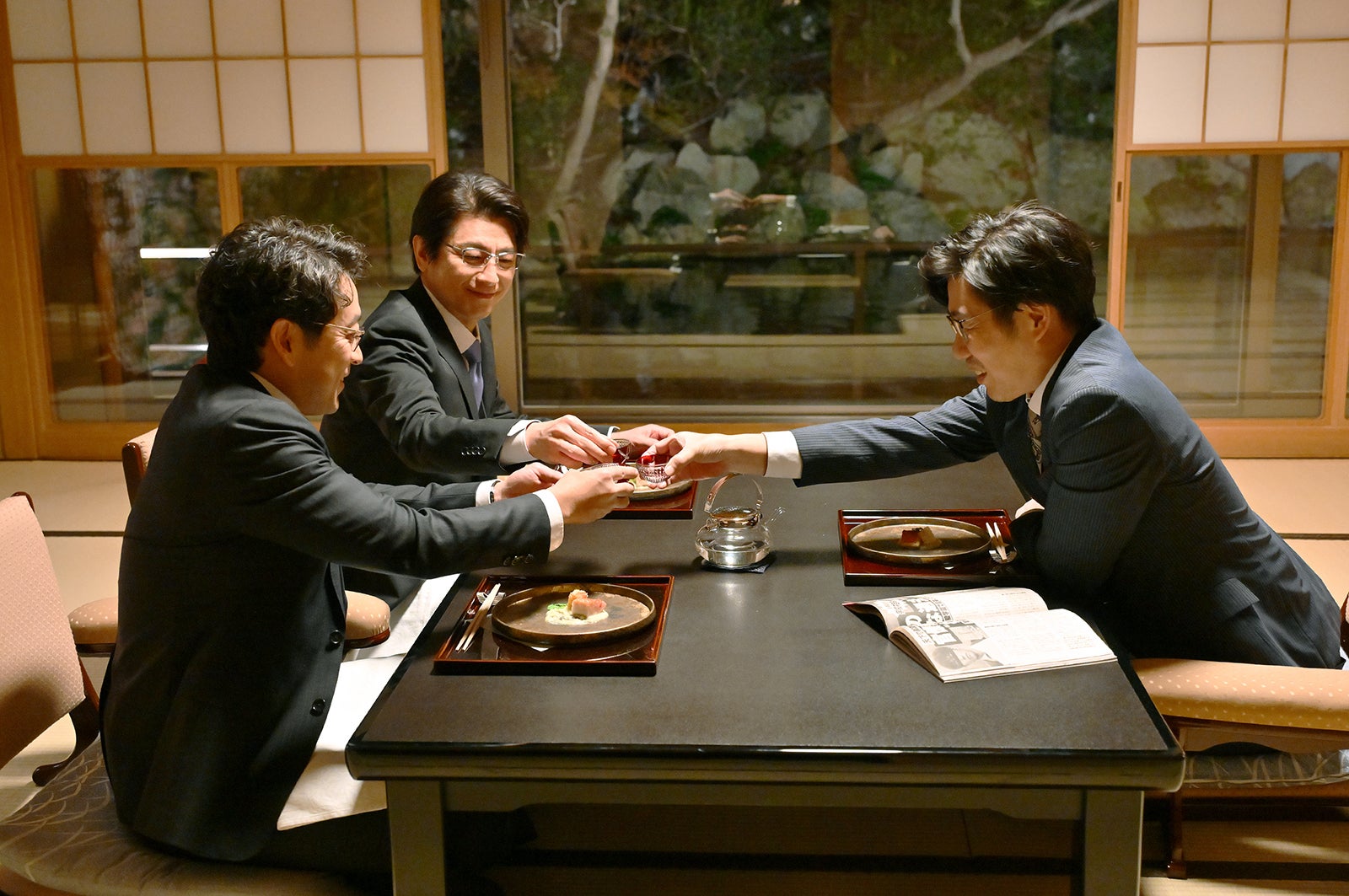 迫田孝也、及川光博、林泰文「御上先生」第6話（C）TBS