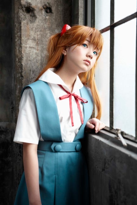 「新世紀エヴァンゲリオン」のアスカに扮した9nine・村田寛奈(C)カラー