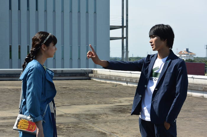 新川優愛、佐藤寛太(画像提供:読売テレビ)