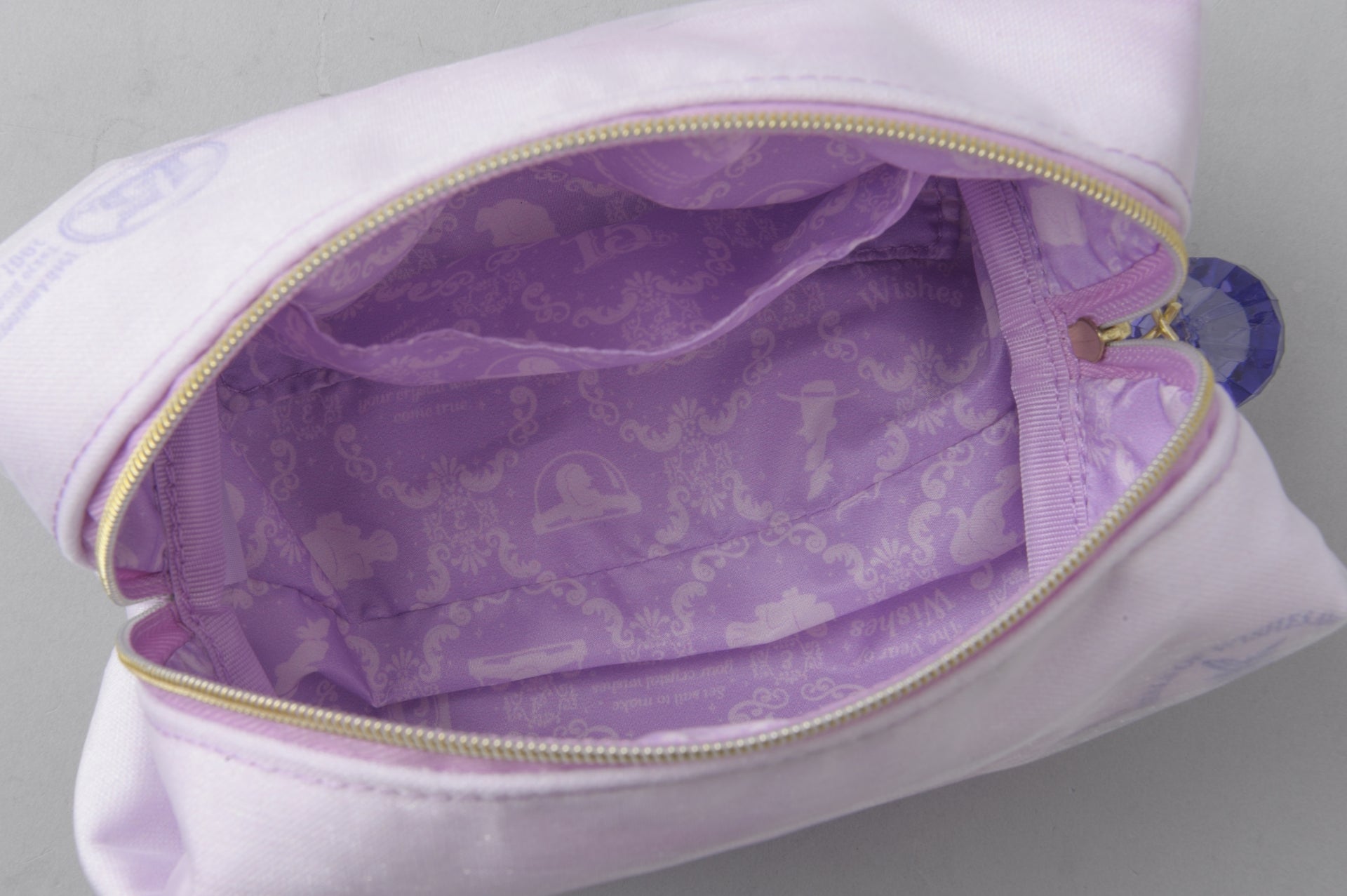 ポーチ￥2200（C）Disney