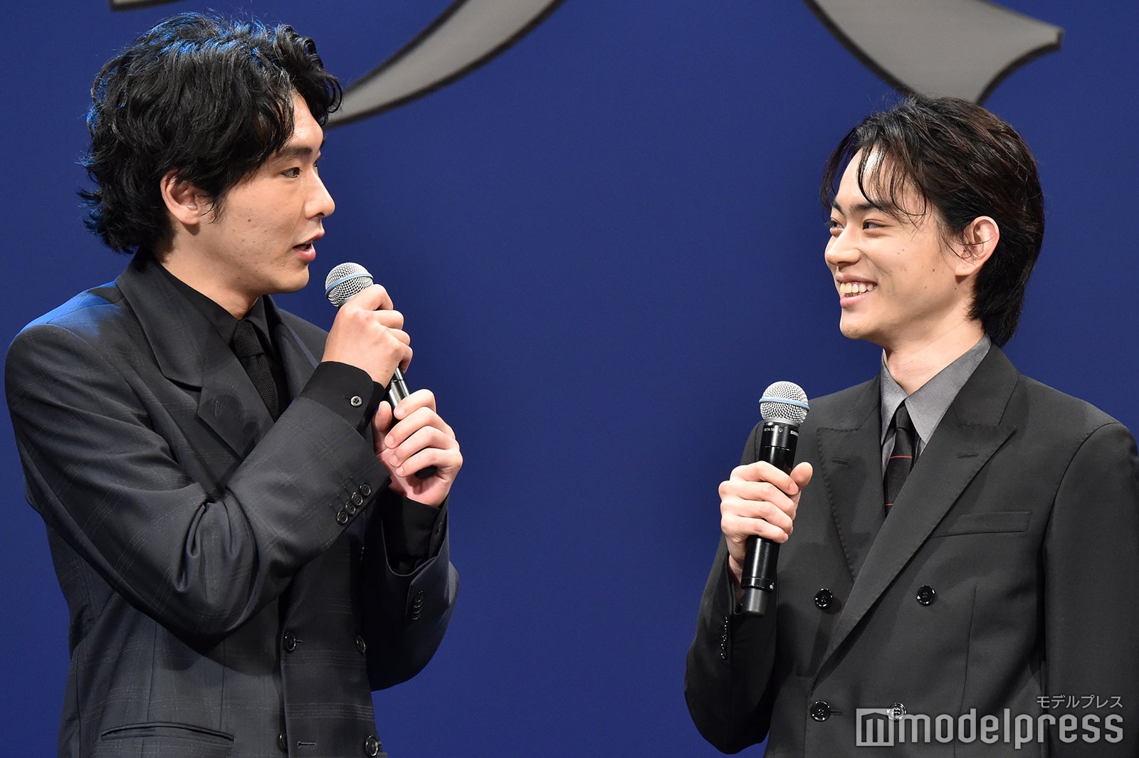 柄本佑、菅田将暉 （C）モデルプレス