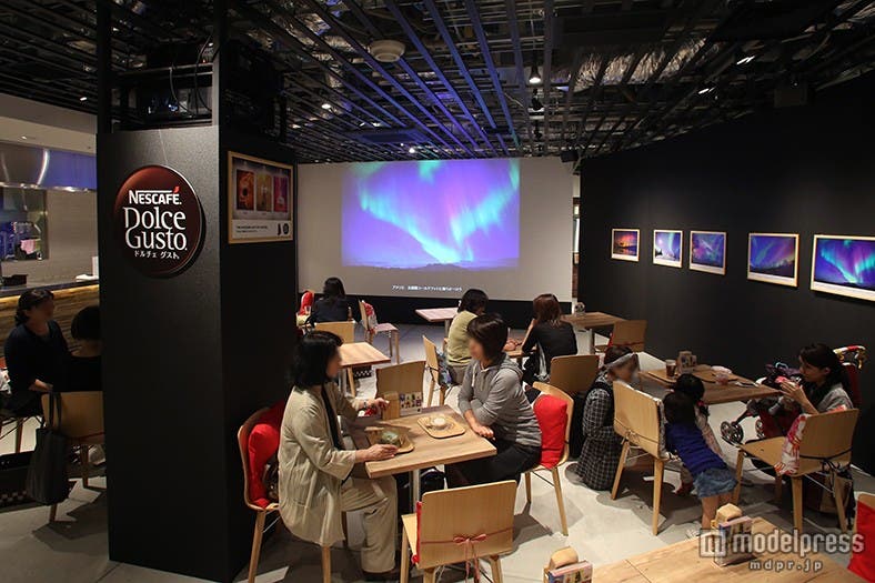 オープン直後の店内は大盛況