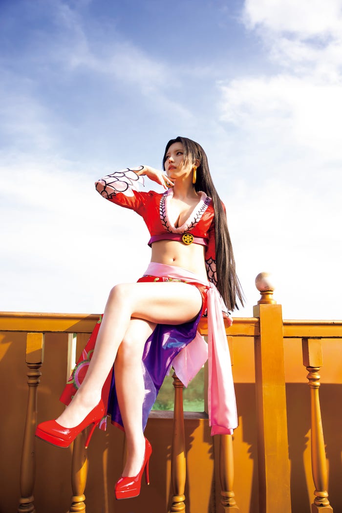 えなこ「えなこ cosplayer2」カット(C)桑島智輝/集英社(C)尾田栄一郎/集英社