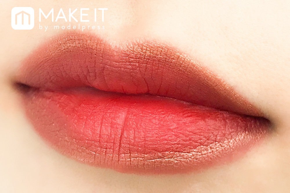 shu uemura／マジックメタリック リップ ライナー／ブロンズ オーをリップラインに使用 (C)メイクイット