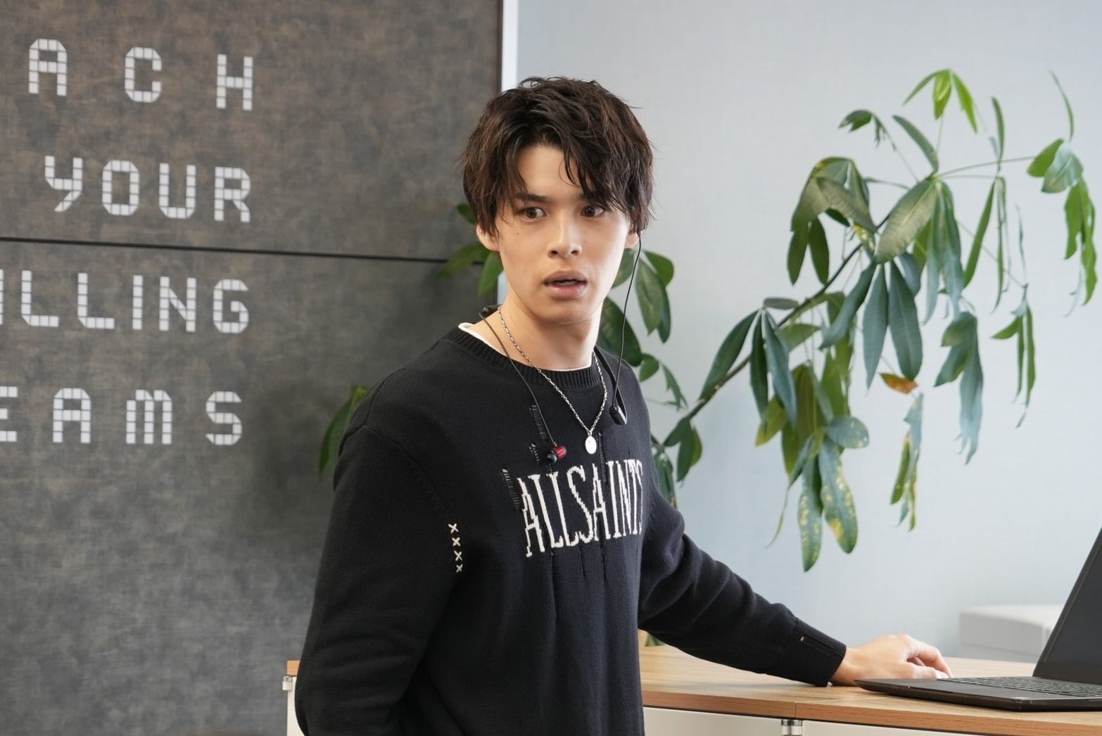 「真犯人フラグ」に出演・青木瞭が気になる 高身長＆甘いマスクが魅力的な若手俳優【注目の人物】