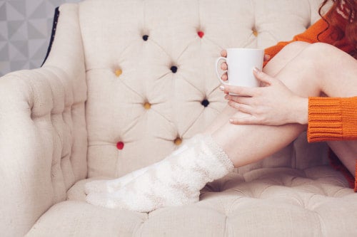 足の冷えが気になる女性