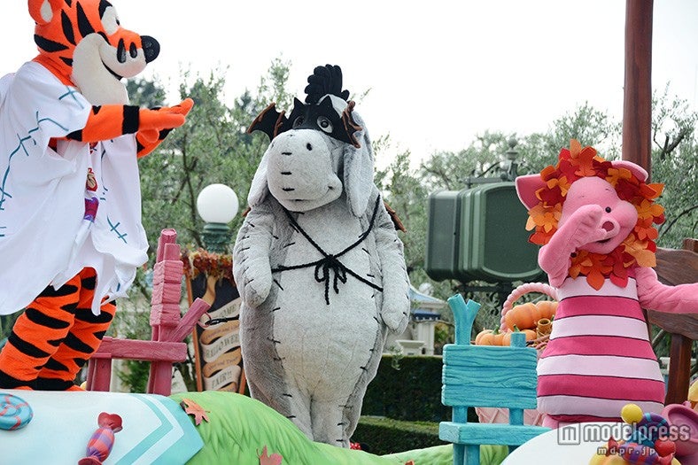 パレード「ハッピーハロウィーンハーベスト」／ティガー、イーヨー、ピグレット