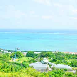 コマカ島、久高島を見渡すテラス席からの眺め