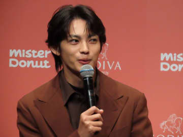 神尾楓珠 チョコレート色のブラウンスーツに会場の熱視線 お正月は親戚に「お年玉をあげました」