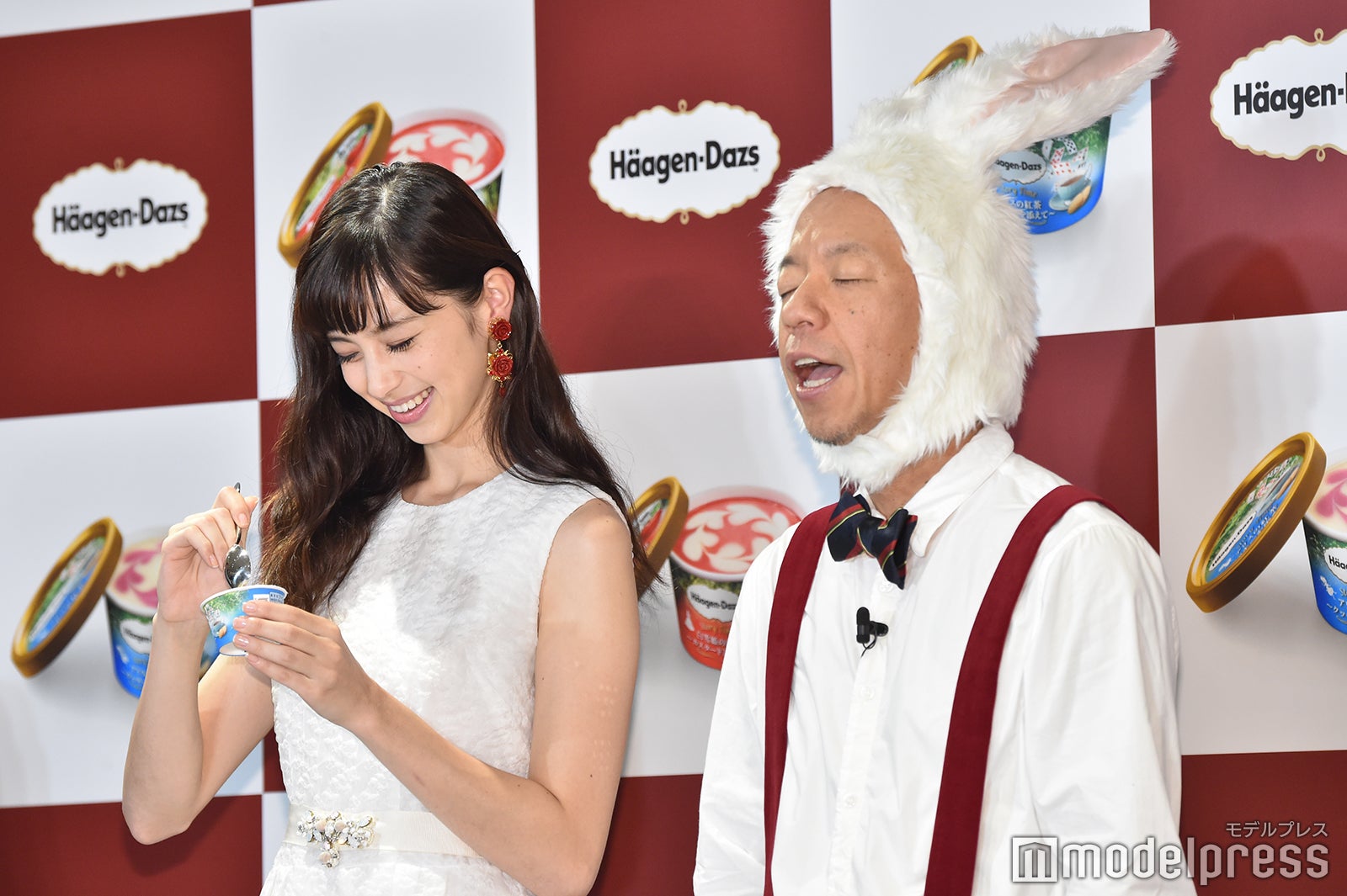 中条あやみ、小峠英二（C）モデルプレス