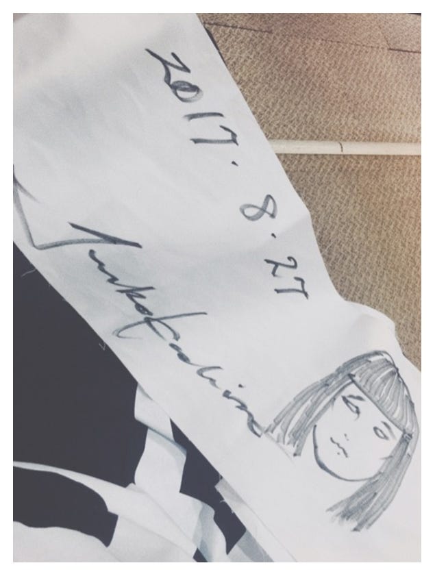 サイン入りゴールテープ/ブルゾンちえみオフィシャルブログ(Ameba)より