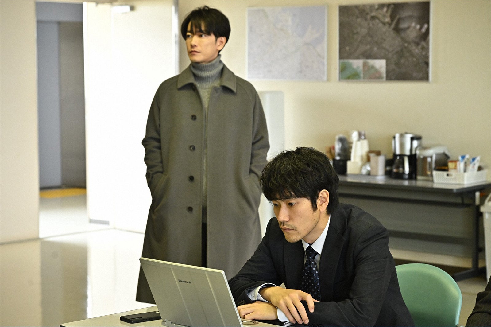 佐藤健、松山ケンイチ／ 「100万回 言えばよかった」第2話より（C）TBS