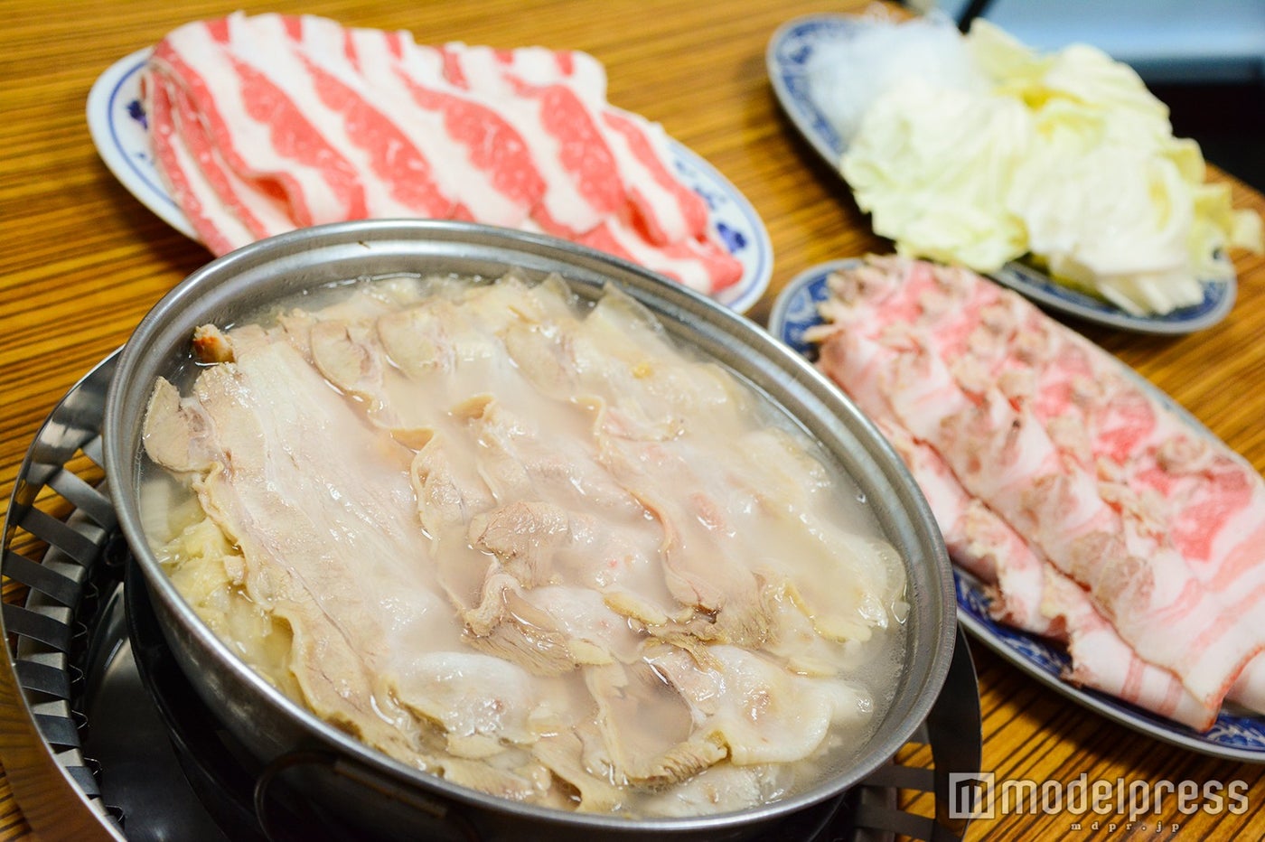 白菜たっぷり絶品鍋！台湾「長白小館」の“酸菜鍋”の美味しさに箸が止まらない（C）モデルプレス