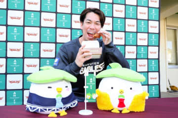 楽天 前田健太「イーグルスからあげ」試食「からあげ食べて、から振りをいっぱい『鶏』ます」宮城県産森林どり100キロ贈呈