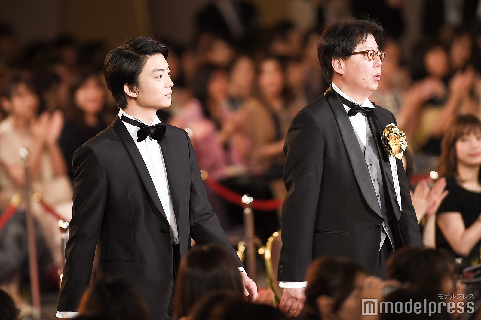 （左）伊藤健太郎、（C）モデルプレス