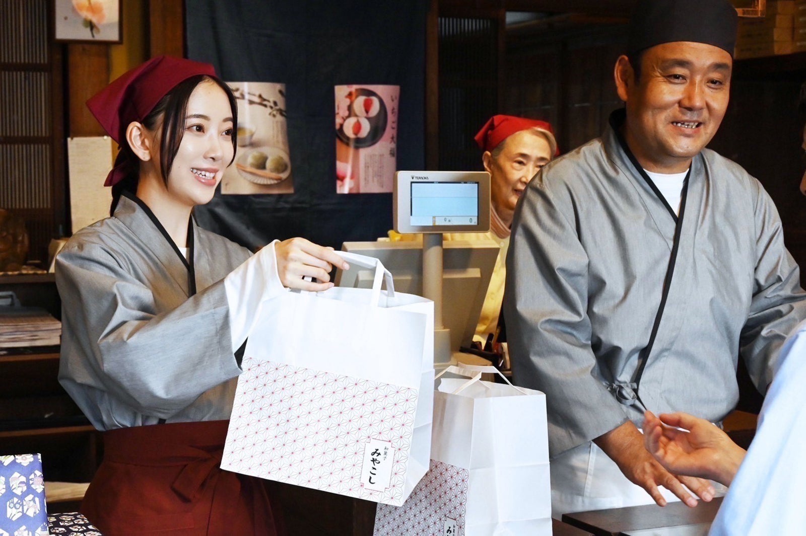 堀未央奈、ドロンズ石本「モンスター」第7話（C）カンテレ