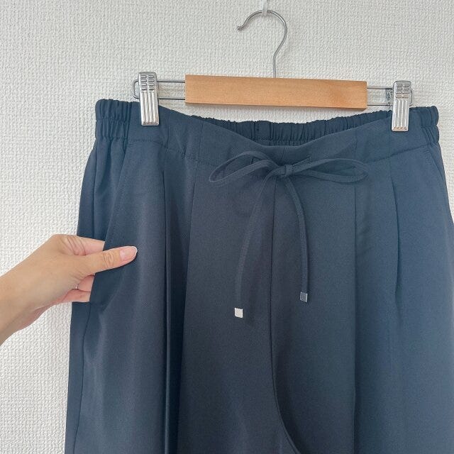 GU　ドレープワイドパンツZ　BLACK　両脇にポケット付き