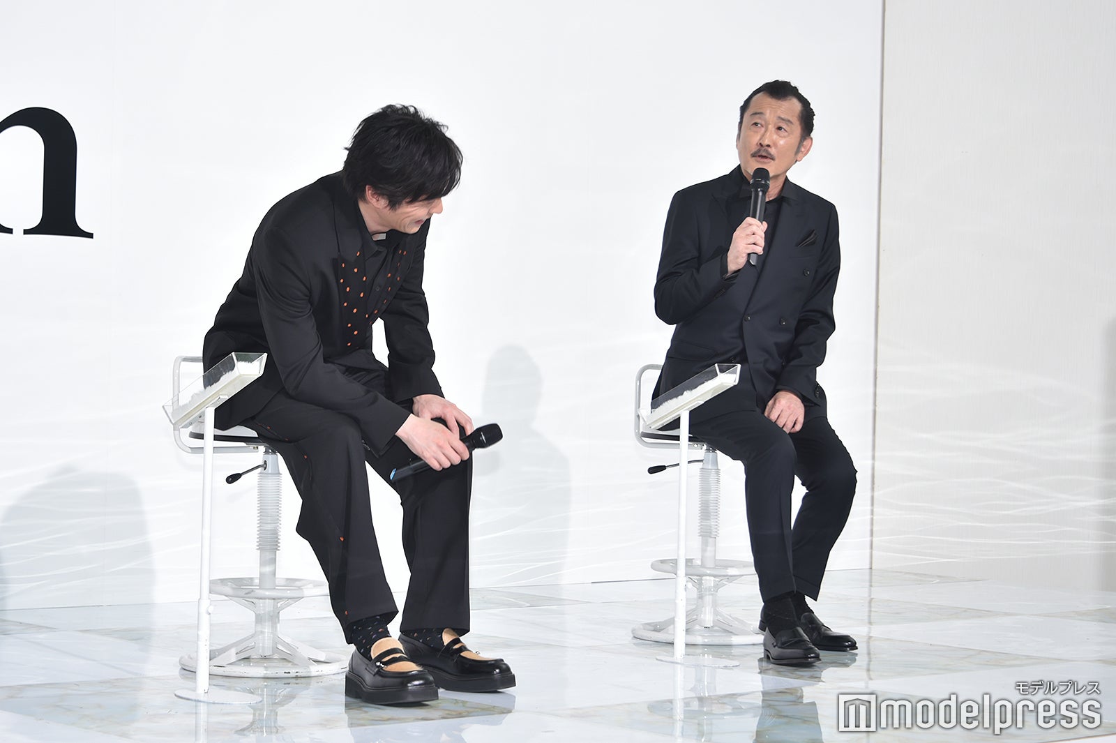 「おっさんずラブ」瑠東東一郎監督からの無茶ぶりにストレスを明かす吉田鋼太郎と笑いが止まらない田中圭（C）モデルプレス