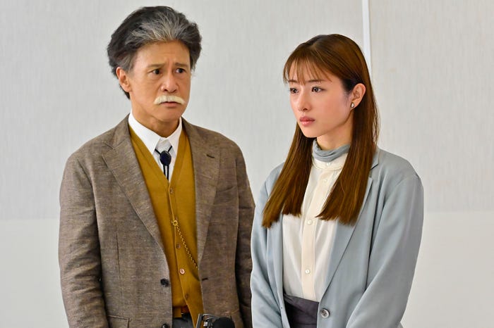 橋本じゅん、石原さとみ 「恋はDeepに」第8話より(C)日本テレビ