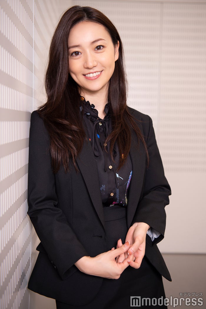 大島優子 七人の秘書 インタビュー 新しい日常 で変化したドラマへの思い 都知事秘書役のファッション ヘアのポイントは モデルプレス