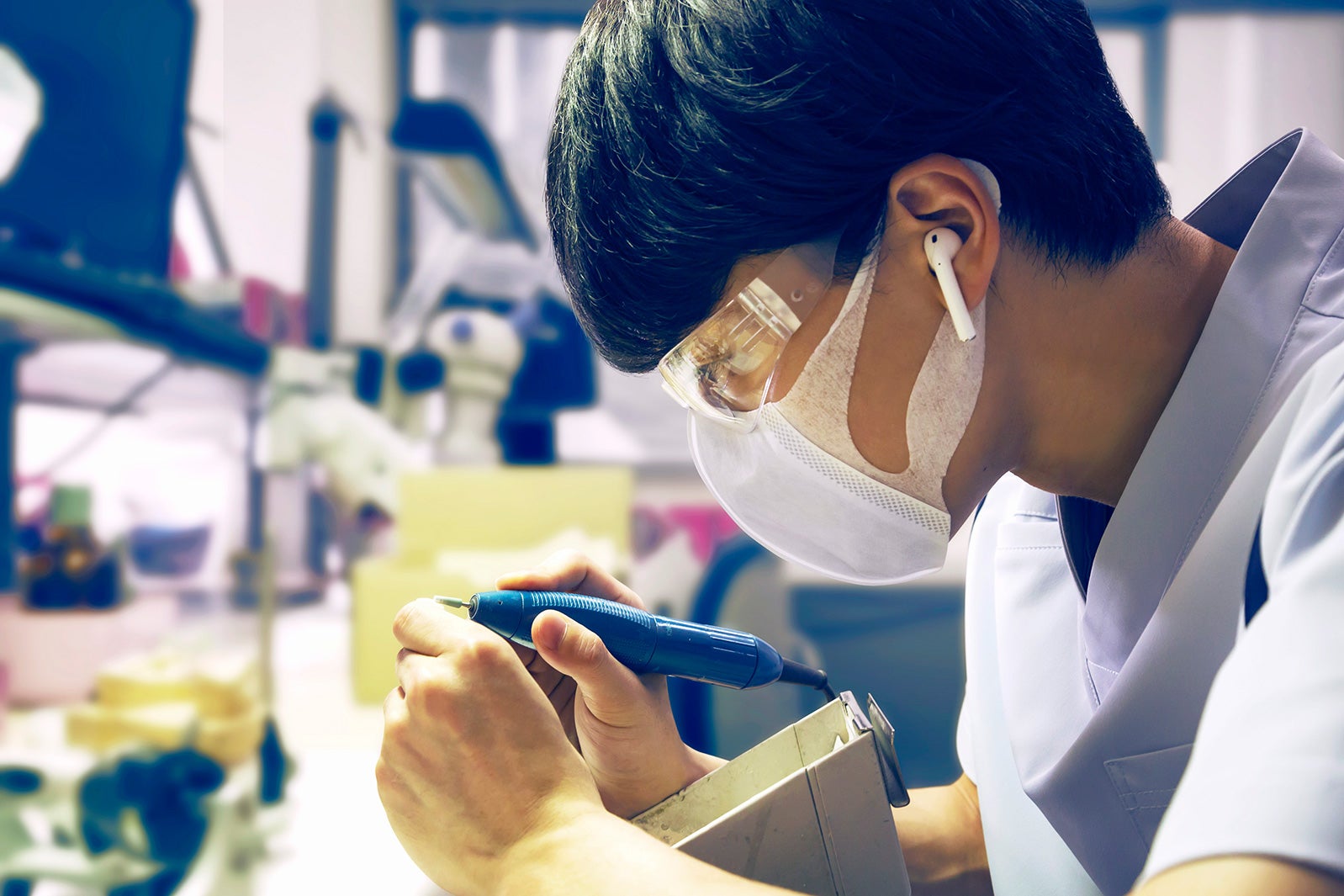 『笑顔の向こうに』より（C）公益社団法人日本歯科医師会