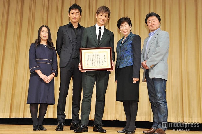 左より:湊かなえ氏、渡辺大、黒木啓司、小池百合子衆議院議員、すずきじゅんいち監督