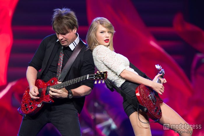 テイラー・スウィフト、1日限定ライブで「テラスハウス」OP曲を2万人と大合唱