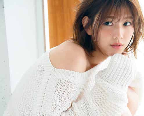 欅坂46渡邉理佐、デコルテと美脚をチラ見せ<新ビジュアル雑誌「WHITE graph」>
