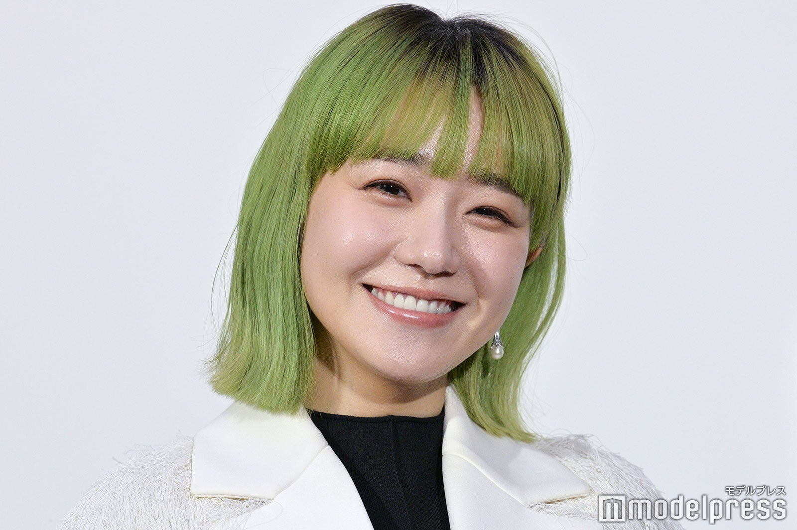 奈緒、“人生初”緑ヘアをお披露目「レタス頭が大切なビジュアル」撮影でのハプニングも明かす【東京サラダボウル】