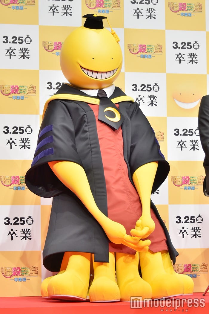 会見に登壇した殺せんせー(C)モデルプレス