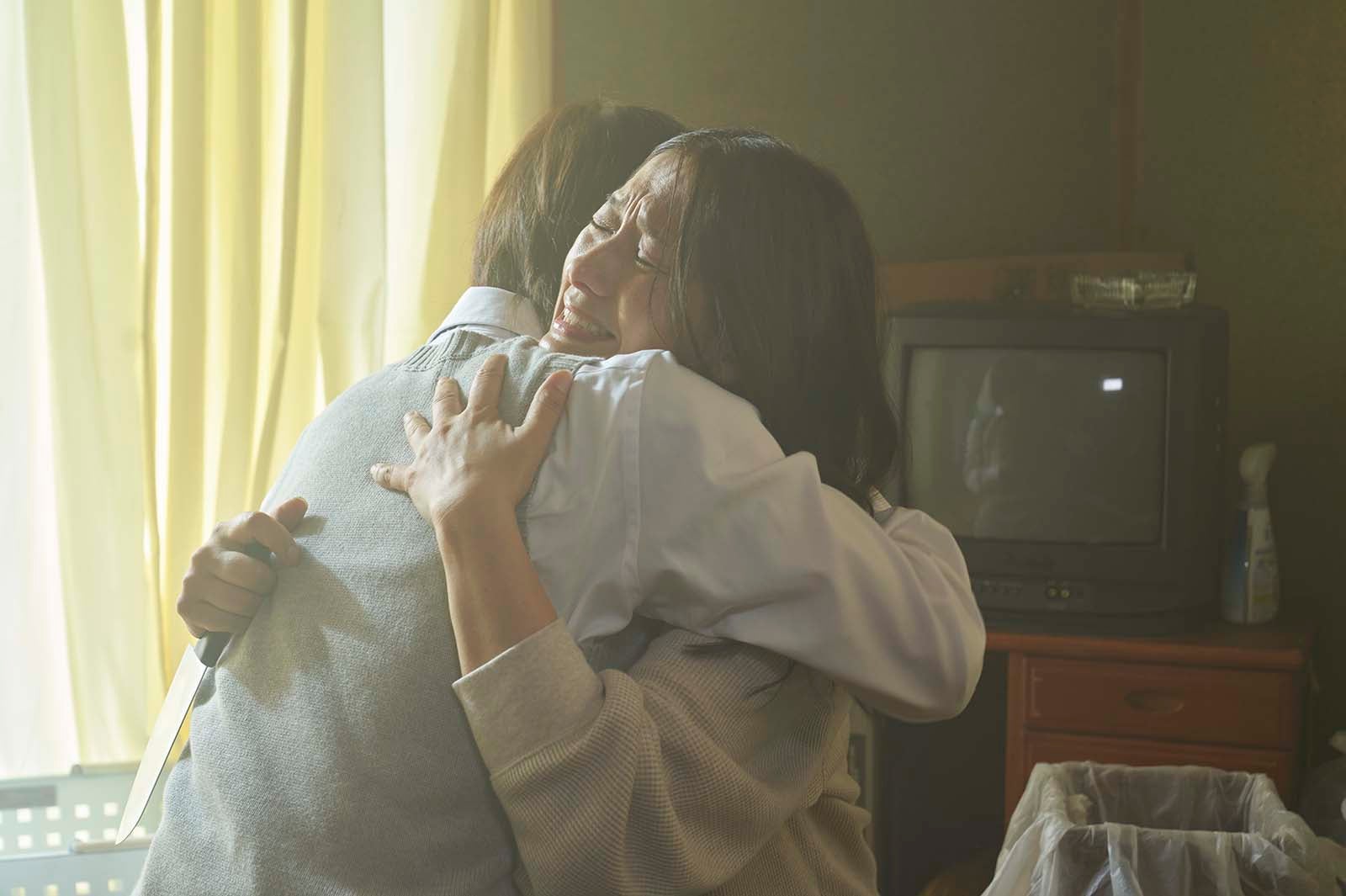 荒木飛羽、片岡礼子「少年のアビス」第7話より（C）峰浪りょう・集英社／「少年のアビス」製作委員会・MBS